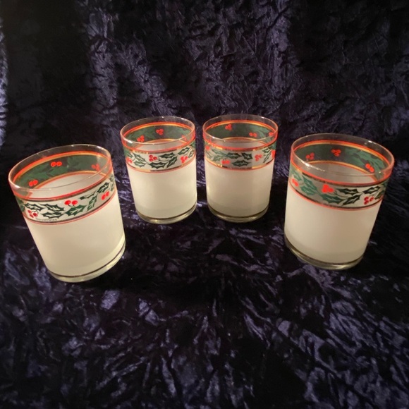 Culver Christmas Holly Berry Glasses Set of 4 - Picture 3 of 4